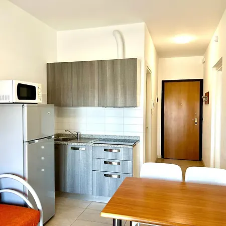 Апартаменты Cozy In Seaside Flat